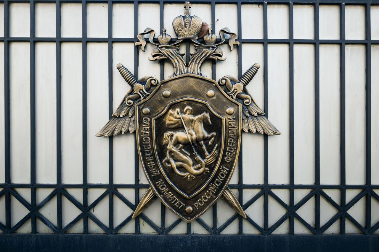 За участие в террористической группировке жителю Кубани грозит до 20 лет тюрьмы «Установлено, что в сентябре 2024 года фигурант, действуя по указанию своего куратора, общение с которым он осуществлял в социальных сетях. Мужчина отобразил в общественных местах графические изображения, оправдывающие идеологию терроризма», – сообщили в пресс-службе СУ СК РФ по Краснодарскому краю. Южная служба новостей