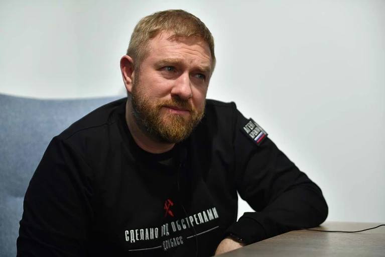 Единая Россия приостановит членство депутата Малькевича из за дела о растрате Это произойдёт до конца недели сообщил спикер Заксобрания Александр Бельский Партия приостановит членство Александра Малькевича до выяснения всех обстоятельств в материалах дела детали которых в СМИ вы все видели отметил Бельский Иван Макеев Читай нас в MAX Подпишись на Комсомольскую правду СПб
