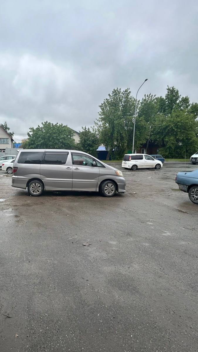 В настоящий момент сотрудники полиции устанавливают обстоятельства ДТП на улице Автогенной. В результате дорожного происшествия женщина 1986 гр. получила травмы, а мальчик 2022 гр. скончался в карете скорой помощи. На месте работает экипаж ДПС.