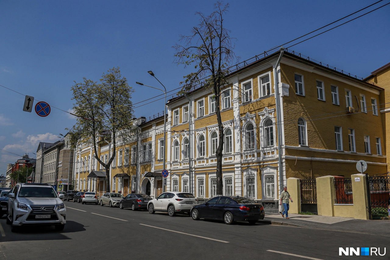 Роддом № 1 на Варварской закроют в конце декабря.  Связано это с плановой дезинфекцией помещений. Обработка роддома будет проводиться с 26 декабря по 8 января 2025 года.  На время дезинфекции рожениц отправят в роддома других районов. Так, будущие мамы из Нижегородского и Приокского районов будут рожать в роддоме № 4, а жительницы Советского района — в роддоме № 5.