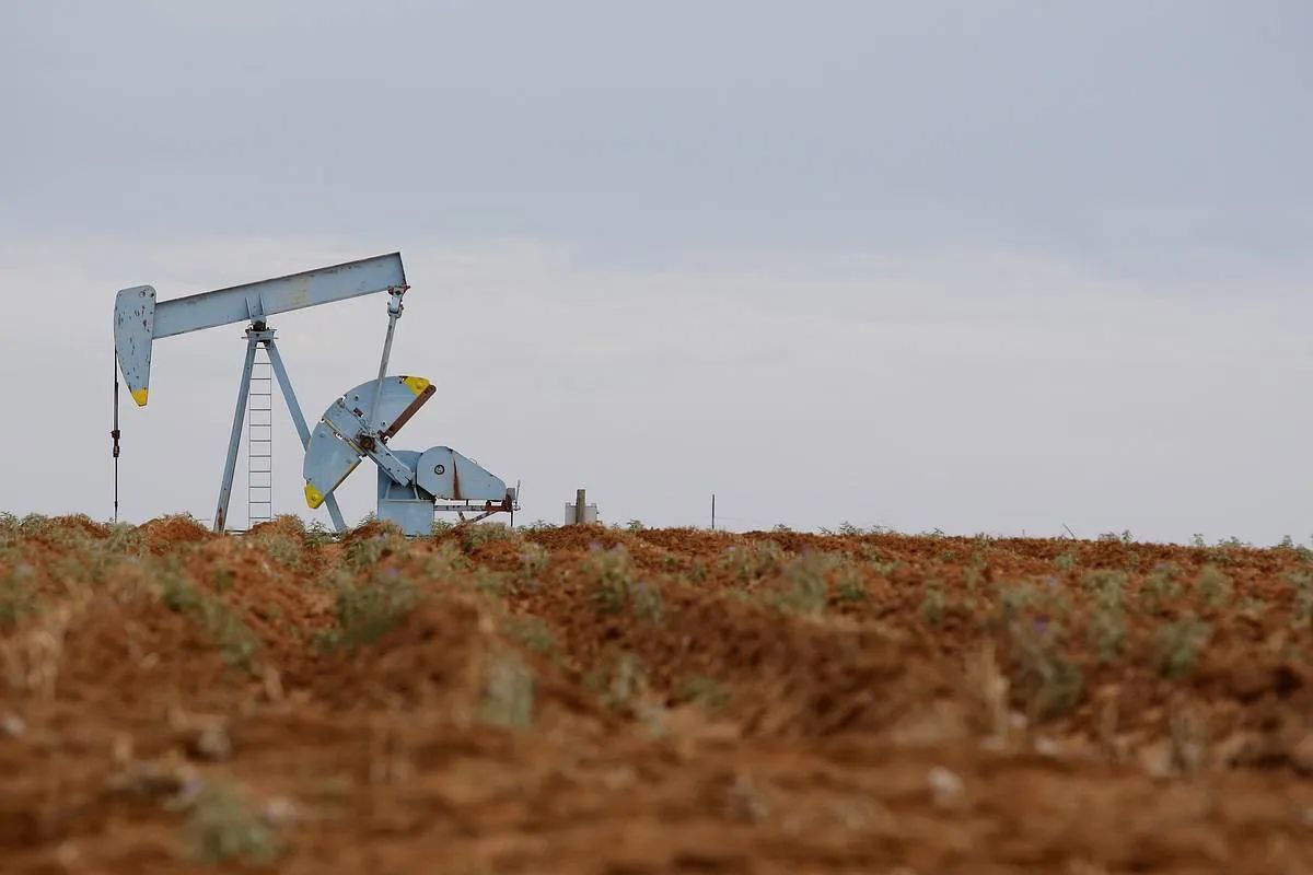 США обрушили новые санкции на иранскую нефть. США ввели санкции против семи организаций, которые обвиняются в торговле иранскими нефтяными и нефтехимическими продуктами. Об этом сообщил государственный секретарь США Марко Рубио. Его заявление опубликовано на сайте главного внешнеполитического ведомства Соединенных Штатов. Кроме того, два судна были определены как «заблокированная собственность». «Президент намерен свести незаконный экспорт нефти и нефтехимических продуктов Ирана, включая экспорт в Китай, к нулю в рамках своей кампании максимального давления», — подчеркнул Рубио. Б—Ж