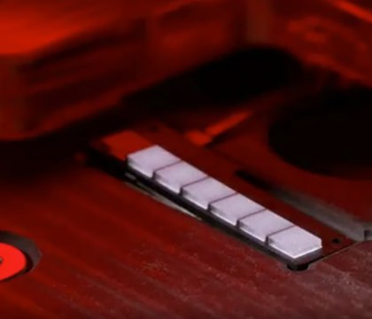 Nothing Phone 4a получит обновленную подсветку Glyph Bar Nothing раскрыла новую деталь перед презентацией линейки Nothing Phone 4a которая состоится 5 марта в Индии Смартфон получит переработанную систему подсветки под названием Glyph Bar Это эволюция фирменного Glyph Interface но с упором на более четкие сигналы и меньшую визуальную перегруженность