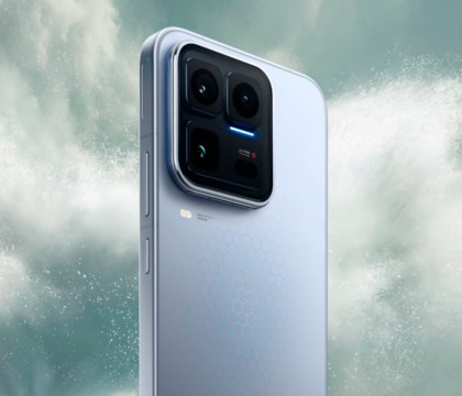 DCS раскрыл все характеристики смартфона iQOO 15 Ultra мощная начинка три камеры по 50 Мп Инсайдер Digital Chat Station раскрыл все характеристики грядущего игрового флагмана iQOO 15 Ultra Аппарат сможет похвастаться не только мощной начинкой и активной системой охлаждения но и достойным набором камер За вычисления будет отвечать процессор Snapdragon 8 Elite Gen 5 дополненный фирменным чипом Q3