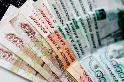 За два года более пятисот многодетных семей Владивостока подали заявления на выплату одного миллиона 82 тысяч рублей вместо земельного участка.     Деньги можно использовать для покупки жилья, земли, взноса по ипотеке или компенсации уже понесенных затрат.     Для получения выплаты нужно подать документы в администрацию Владивостока на Океанском проспекте, 7.     Выплату могут получить многодетные семьи, включённые в реестр по краевому закону № 837.     Заявления рассматривают до 27 дней. Консультацию можно получить по телефону 252-73-36.