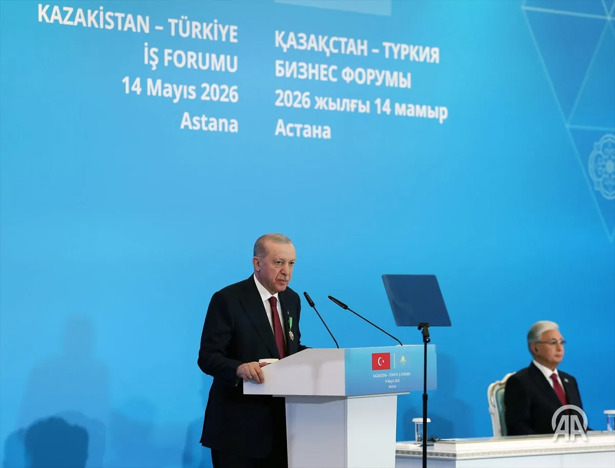 Товарооборот Турции и Казахстана к концу 2025 год приблизился к 10 млрд долларов Об этом заявил президент Турции Реджеп Тайип Эрдоган выступая на организованном в Астане в заключительном заседании Турецко Казахстанского бизнес форума Турецкий лидер отметил что этого показателя удалось достичь благодаря прочному партнерству основанному на взаимном доверии Подробнее на нашем сайте v aa com tr 3937570 24 7 с Агентством Анадолу