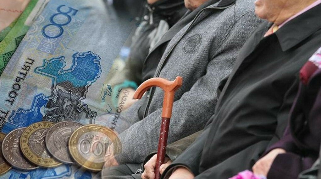 Средняя пенсия в Казахстане достигла 157 843 тенге Общий объем пенсионных выплат в Казахстане достиг 395 2 млрд тенге с начала 2026 года передает ArbatMedia Об этом сообщили в Министерстве труда и социальной защиты населения Из общей суммы на базовые пенсии направлено 131 3 млрд тенге на солидарные 263 9 млрд тенге Согласно актуальным данным на 1 февраля текущего года пенсионное обеспечение получают 2 млн 538 тыс казахстанцев Что касается размеров выплат средняя совокупная пенсия составляет 157 843 тенге При этом солидарная пенсия в среднем равна 103 931 тенге базовая 53 912 тенге Прислать новость