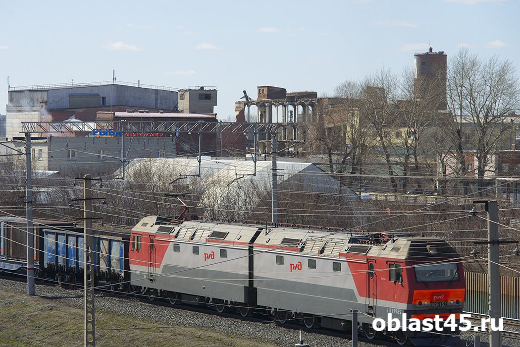 На железной дороге в Зауралье готовятся к возможному паводку   В Курганской области готовы обеспечить безопасное движение поездов по ж/д путям во время возможного весеннего паводка. Среди мер - установка водомерных постов, очистка водоотводных сооружений от льда и снега.    Подробности по ссылке