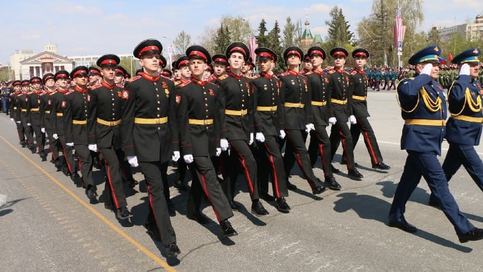 В Омске создают еще один кадетский корпус  Министр образования Омской области Ольга Степанова сообщила о планах по созданию в регионе Казачьего кадетского корпуса. Кадетское образование активно развивается: в 18 школах региона создан 41 казачий кадетский класс.  – Планируем преобразовать Казачью кадетскую школу-интернат имени Маршала Советского Союза Дмитрия Тимофеевича Язова в Казачий кадетский корпус министерства образования Омской области, – написала Степанова в своем телеграм-канале.   Где будет размещаться Казачий кадетский корпус, пока неизвестно. На улице Ленина в центре Омска пустуют здания «старого» кадетского корпуса, находящегося в ведении Минобороны РФ. Несколько лет назад переехал на Левобережье.