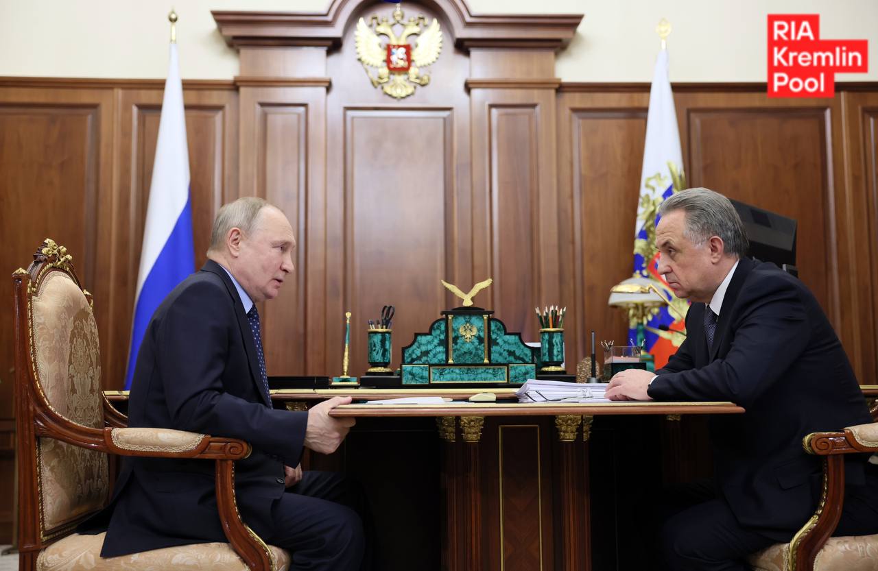 Путин в понедельник примет главу ДОМ РФ Мутко Компания планирует выход на IPO в Кремле состоится серьезный разговор сообщил Песков