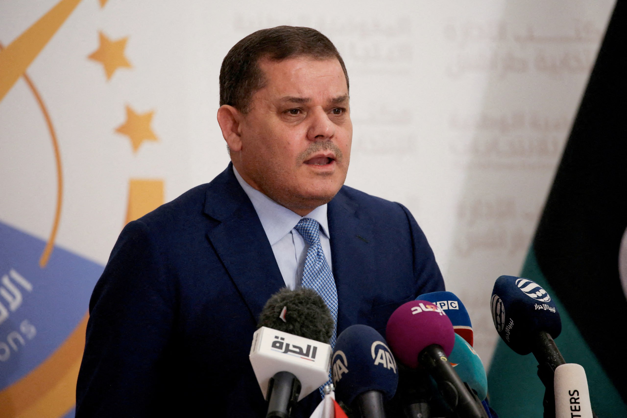 В Ливии зафиксирован самый высокий уровень суточной добычи нефти за последние 12 лет В прошлом году среднесуточная добыча нефти достигла 1 млн 374 тыс баррелей По словам главы Правительства национального единства ПНЕ Абдулы Хамида Дбейбы возвращение добычи нефти к рекордным уровням и возобновление разведочных работ после многолетнего перерыва подтверждают способность страны профессионально и планомерно управлять своими ресурсами Глава ПНЕ заявил что текущие показатели в нефтегазовой сфере отражают последовательный курс властей на стабилизацию добычи привлечение инвестиций и развитие стратегических партнерств Африканская инициатива Telegram ВК Max