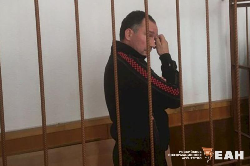 Экс директор института спорта УрФУ заплатит 12 миллионов вдобавок к 9 годам колонии Евгений Шурманов осужденный за мошенничество выплатит государству еще 12 8 млн рублей Об этом ЕАН сообщила старший помощник прокурора Свердловской области Марина Канатова Суд признал Шурманова и его соучастника виновными в мошенничестве с использованием служебного положения отметила она Напомним Шурманов также возглавлявший федерацию регби был признан виновным в мошенничестве в особо крупном размере Он и его сообщник Алексей Куварин который кстати пошел на сделку со следствием и избежал наказания представили заведомо ложные документы о расходах на соревнования Ущерб государству составил свыше 15 2 млн рублей EanNews