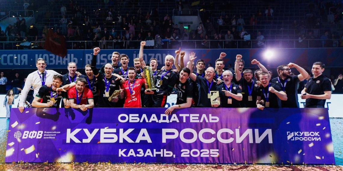 Волейбольный клуб «Локомотив» одержал победу в финале Кубка России. Новосибирская команда обыграла московское «Динамо» со счетом 3:2 25:19, 19:25, 21:25, 25:21, 16:14 . Новосибирцы забрали этот трофей впервые с 2011 года. Всего на счету «Локомотива» три победы в Кубке России. Фото: «Локомотив» Подписывайтесь на «Ъ-Сибирь»