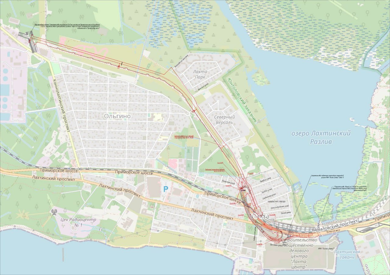 Над железной дорогой в Сестрорецк у «Лахта Центра» начинают строить путепровод, который станет частью новой трассы М32.  Пролеты сооружаются из железобетонных конструкций. Всего на заводе в Тюмени произведут 233 балки, каждая из которых будет размером 2,5х2,5х12 метров и общим весом почти 6 тысяч тонн.  Путепровод в Лахте будет состоять из 23 монолитных железобетонных опор на буронабивных сваях. Дорога пройдет от Коннолахтинского проспекта в Ольгино до Приморского шоссе.  Путепровод будет длиной 900 метров. Новая автомобильная дорога должна разгрузить движение в районе поселка Ольгино и микрорайона Юнтолово, свяжет их с другими частями города. Построят восемь съездов.  Дорога позволит быстро добраться из «Лахта Центра» до ближайших развязок ЗСД с Богатырским и Шуваловским проспектами. Завершить строительство планируется в 2027 году.