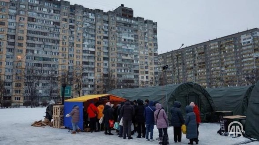 Утром 31 января в Украине начали вводить аварийные отключения электроснабжения В ряде областей страны не действуют графики отключения Как сообщают украинские СМИ приказ на аварийные отключения был получен в Житомирской Сумской Полтавской Харьковской и Черниговской областях Кроме того ДТЭК сообщил об экстренных отключениях в Киеве и Киевской области В украинской столице фиксируются проблемы с теплоснабжением и водоснабжением есть перебои с движением общественного транспорта Также сообщается что перебои с электричеством возникли и в Молдове Отключения зафиксированы сразу в нескольких регионах страны в том числе в Кишинёве Отмечается что на линии электропередачи напряжением 400 кВ Исакча Вулкэнешть МГРЭС резко упало напряжение что привело к аварийному отключению электроэнергетической системы Подробнее на нашем сайте v aa com tr 3816288 24 7 в сутки с Агентством Анадолу