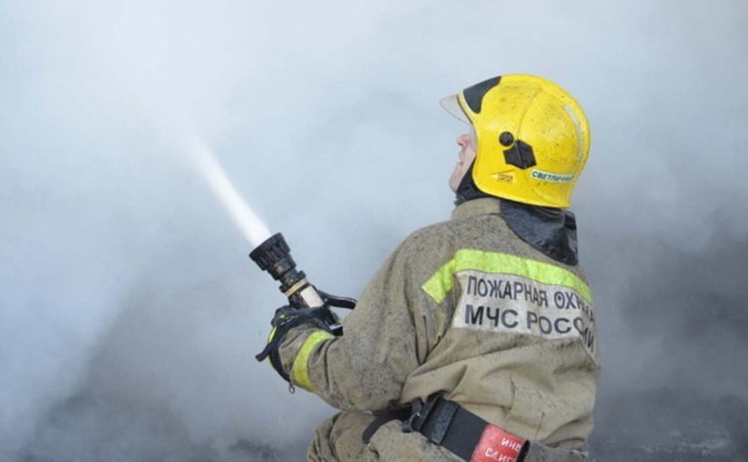 Человек погиб при пожаре на Камчатке Пожар локализован Пожарные продолжают ликвидировать возгорание в квартире двухэтажного дома на ул Связи Елизове передает ИА Камчатское время со ссылкой на министра по ЧС Камчатского края Сергея Лебедева Подробности по ссылке   kamtime ru article 30ab4758 7838 4ff9 bdf9 b95c40ac4f2b