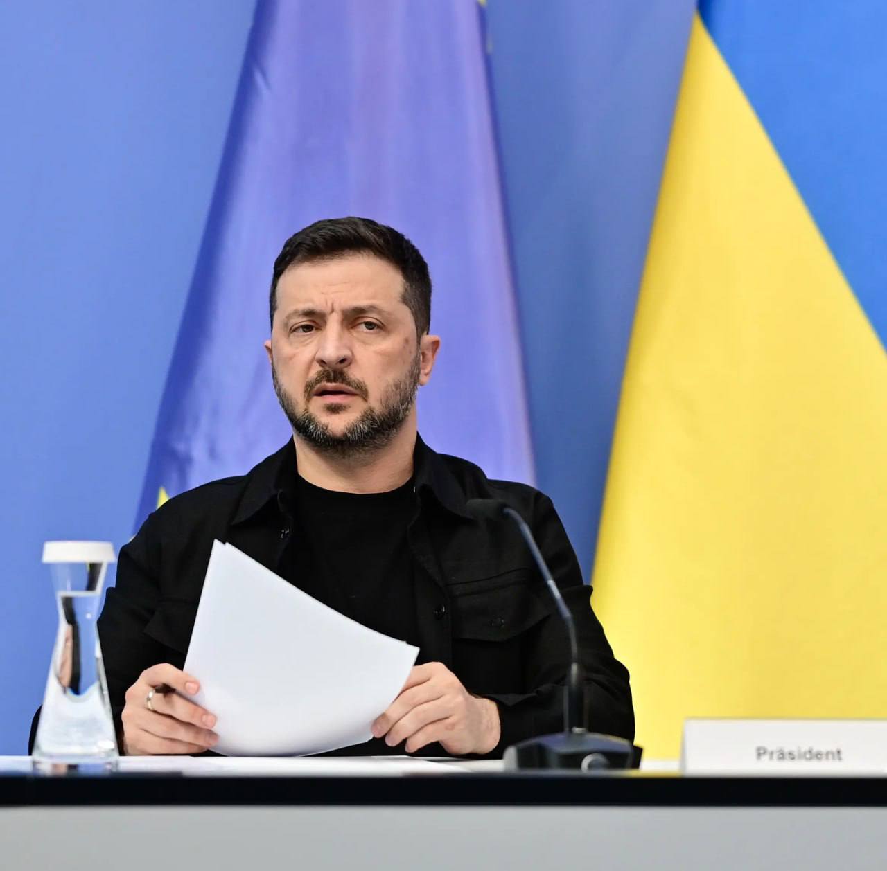 Зеленский обещал «начать охоту» на НАБУ после обвинения его куму Алексею Чернышову, пишет FT.  Того заподозрили в злоупотреблении служебным положением и получении шестизначной суммы в схеме с застройкой участков.  Как сообщает газета со ссылкой на источники, Зеленский пообещал защитить находящегося за границей Чернышова от преследования и дать сопровождение с охраной до столицы.   По её данным, после глава киевского режима дал понять, что займётся НАБУ, так как в уголовных расследованиях оказалось замешано слишком много людей из его окружения.     : ТГ   Зеркало   MAX