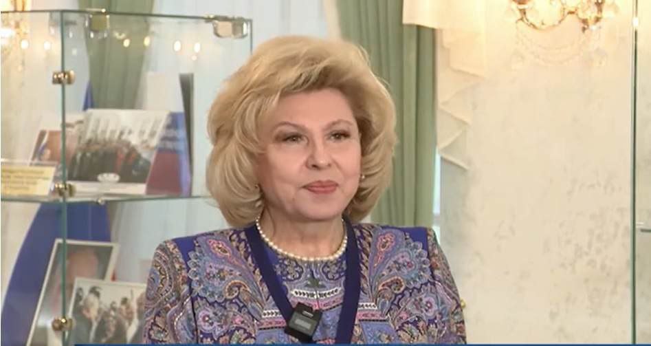 Татьяна Москалькова получила более 400 обращений от россиян из за рубежа в 2025 году Свыше четырёхсот соотечественников которые находятся за рубежом обращались к уполномоченному по правам человека в РФ в течение 2025 года сообщает РИА Новости В аппарате омбудсмена рассказали что география стран где россиянам пришлось столкнуться с нарушением их прав охватывает около пятидесяти стран Среди них Азербайджан Армения Казахстан США Турция Таджикистан Узбекистан Украина Большая часть обращений касается просьб о помощи по уголовным делам