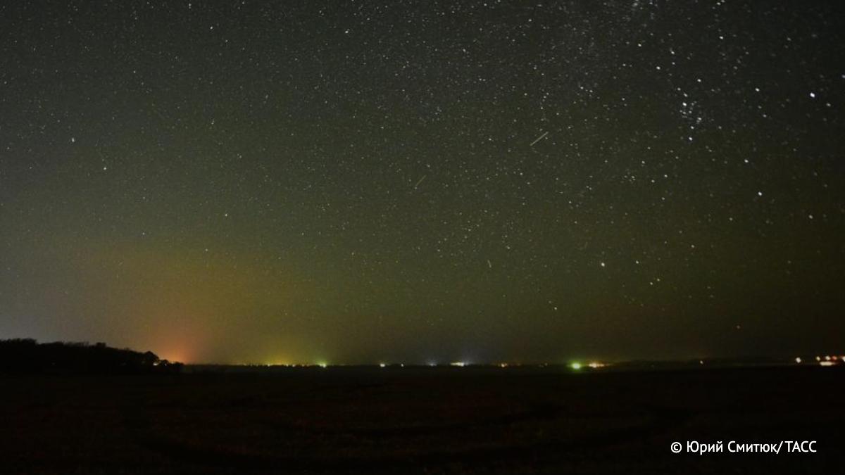 Открыты возможные следы цепочек слияний черных дыр сообщила пресс служба EGO Астрономы в последние несколько десятилетий пытаются обнаружить в пределах нашей Галактики и в других областях космоса так называемые черные дыры промежуточной массы   Подпишись на ТАСС Наука