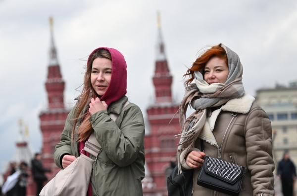 Москвичей предупредили о сильном похолодании вечером и ночью 9 мая Температура может опускаться до +1…+3 градусов, сообщила ведущий специалист агентства «Метеоновости» Татьяна Позднякова. «Поступление арктического воздуха продолжится, и предстоящей ночью температура ожидается даже ниже, чем накануне», — уточнила она. Подпишись на «Говорит Москва»