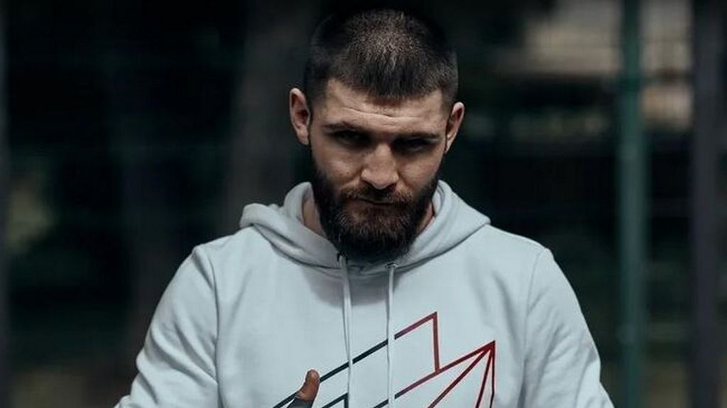 Дагестанский боксер попался на допинге Выступающий в профессиональном боксе Магомед Курбанов отстранен от участия в турнирах на три года Боксер попался на допинге в его крови были найдены запрещенные вещества сообщает РУСАДА К 30 годам Курбанов провел почти три десятка боев в которых одержал 26 побед Он был чемпионом популярной версии профессионального бокса WBO