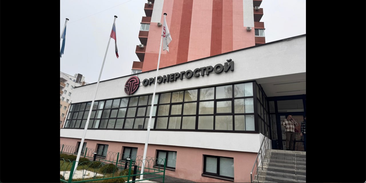 Забастовка в Димитровграде крупный атомный подрядчик тонет в долгах Губернатор Алексей Русских намедни на заседании штаба по развитию региона заявил что компанию Оргэнергострой ждет банкротство Глава области констатировал на предприятии появилась задолженность по зарплате По поручению Русских в Димитровграде побывали руководители Государственной инспекции труда в Ульяновской области и агентства по развитию человеческого потенциала Они провели встречу с сотрудниками предприятия которые заявили что не будут работать до разрешения ситуации Параллельно специалистами следственного управления Димитровградского МСО организована доследственная проверка Подписывайтесь 73online Присылайте новости Мы в MAX