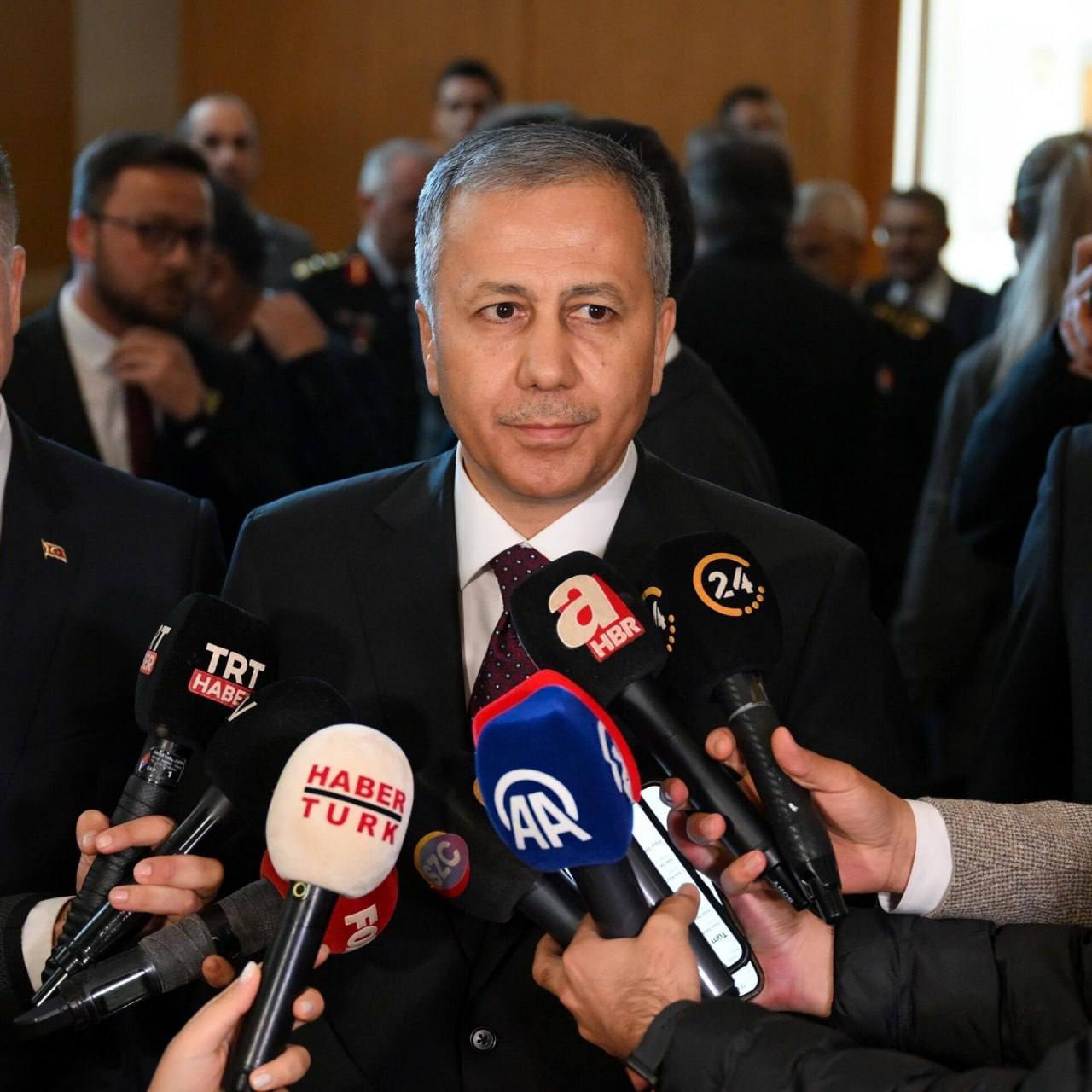 Глава МВД Турции Али Йерликая Обломки самолета вылетевшего из аэропорта Анкара Эсенбога в Триполи обнаружены силами жандармериии в 2 км к югу от деревни Кесиккавак района Хаймана