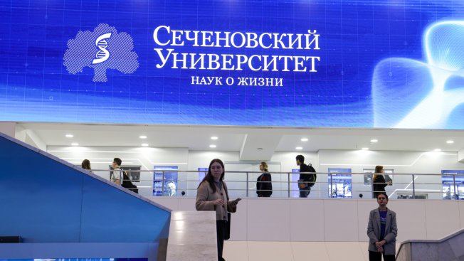 Первый Московский государственный медицинский университет им И М Сеченова ликвидировал кафедру эндокринологии 1 а ее глава эндокринолог Валентин Фадеев был уволен По словам профессора сотрудников кафедры поставили перед фактом о принятом решении Позже в вузе сообщили о создании новой кафедры эндокринологии и метаболического здоровья Владимир Гердо ТАСС