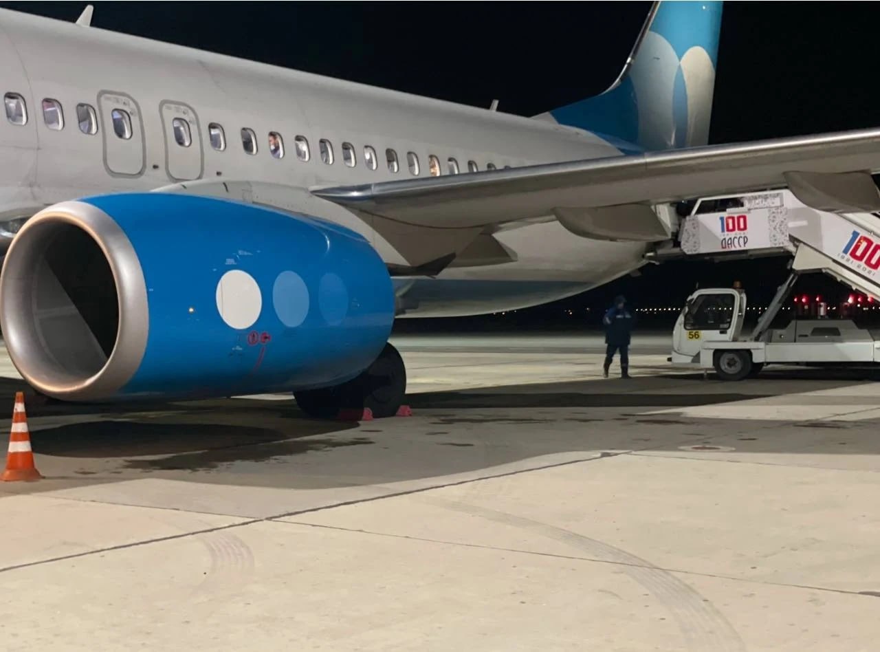 Дагестан и Узбекистан связал еще один регулярный авиарейс Международный аэропорт Махачкалы Уйташ запустил прямое регулярное авиасообщение со столицей Узбекистана Теперь из столицы Дагестана в Ташкент можно улететь два раза в неделю Рейсы будут выполнять две авиакомпании По понедельникам вечером в Ташкент летает российский перевозчик Red Wings а по четвергам утром национальный авиаперевозчик Узбекистана Uzbekistan Airways