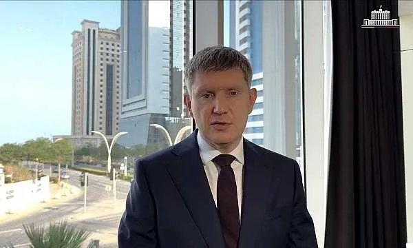 Минэкономразвития предложило перевести часть самолетов с Ближнего Востока на популярные направления в России Минэкономразвития РФ предложило Минтрансу и Росавиации перевести часть самолетов с ближневосточных стран на популярные внутрироссийские направления которые пока не связаны прямыми рейсами Об этом сообщает ТАСС С туристическими агрегаторами проанализировали спрос на популярные направления между которыми нет прямых авиарейсов или имеется неполная загрузка Предложили Минтрансу и Росавиации по возможности запустить дополнительные самолеты или рейсы С учетом закрытия полетов на Ближний Восток определенные емкости высвободились сказал министр экономического развития России Максим Решетников на заседании правительственной комиссии по развитию туризма в РФ aviaru net n294649 Оставайся в информационном потоке подпишись на наш канал в MAX