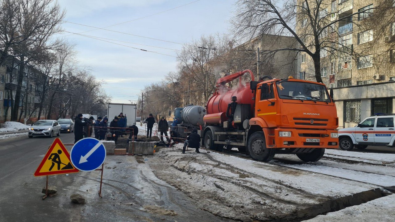 «Квадра» проводит переключение на сетях    В районе насосной станции №9 зафиксирован высокий расход подпиточной воды.     На время переключения в домах микрорайона КЗТЗ  ул.Сумская, Дейнеки, Ольшанского, Комарова, Пигорева, Моковский проезд  снижен гидравлический режим.     О завершении работ «Квадра» обещает сообщить.     «Вести.Курск». Только проверенная информация.