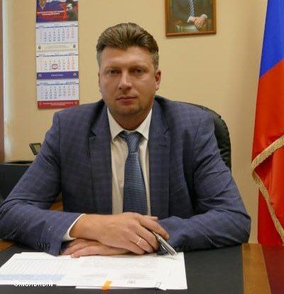 У Центрального района новый врио главы — Максим Романцов. Ранее он был замначальника жилищной инспекции Петербурга. Глава района Елена Федорова находится в декретном отпуске. С осени прошлого года врио главы Центрального был другой ее зам — Александр Векслер.