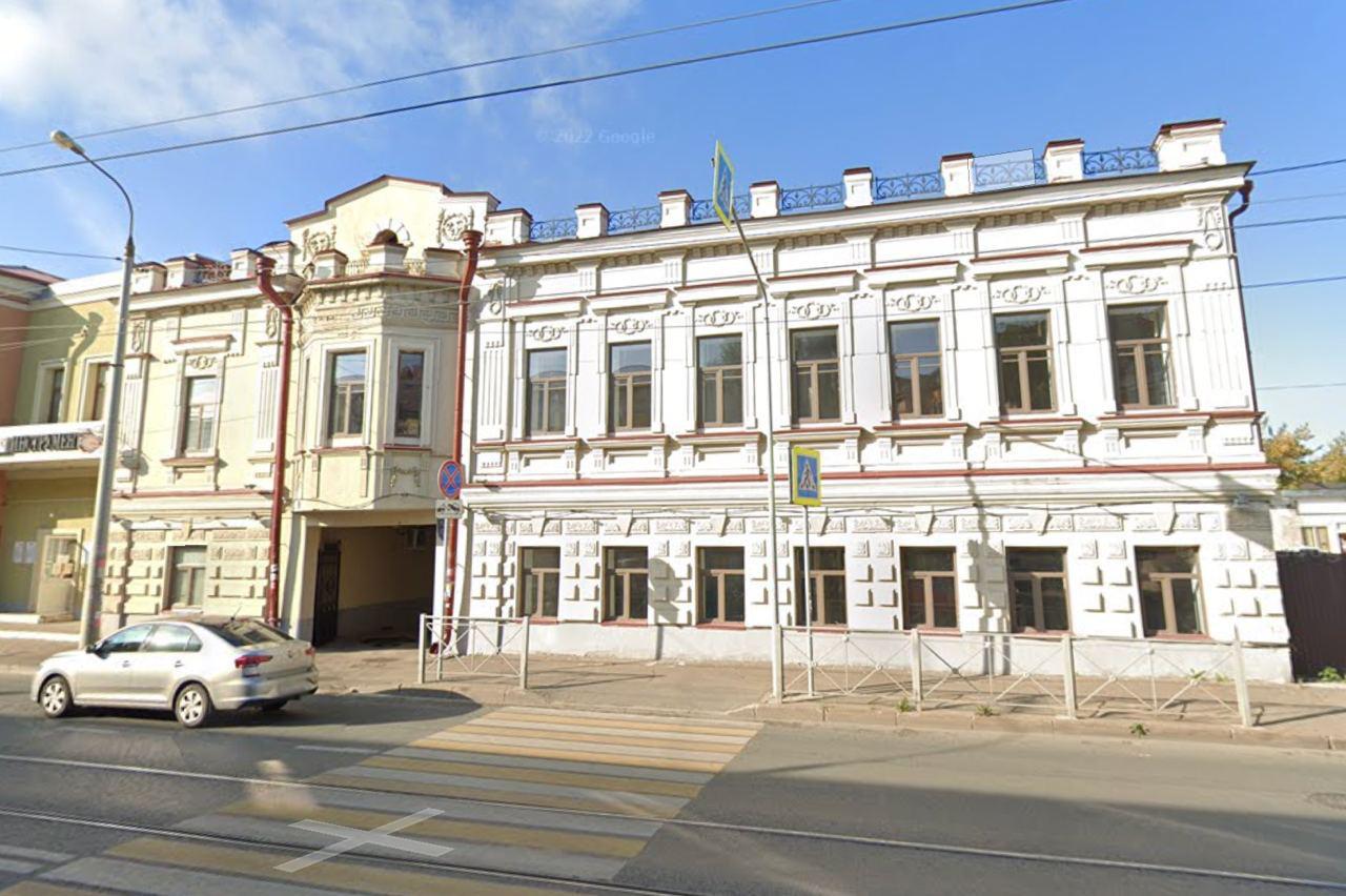 Дом купца Апанаева на улице Габдуллы Тукая выставили на продажу за 210 миллионов рублей в 2023 году он стоил 105 миллионов По информации группы компаний ASG владеющей особняком это сопоставимо со стоимостью элитной квартиры в центре Казани inde io news dom kupcza apanaeva prodaetsya za 210 millionov rublej