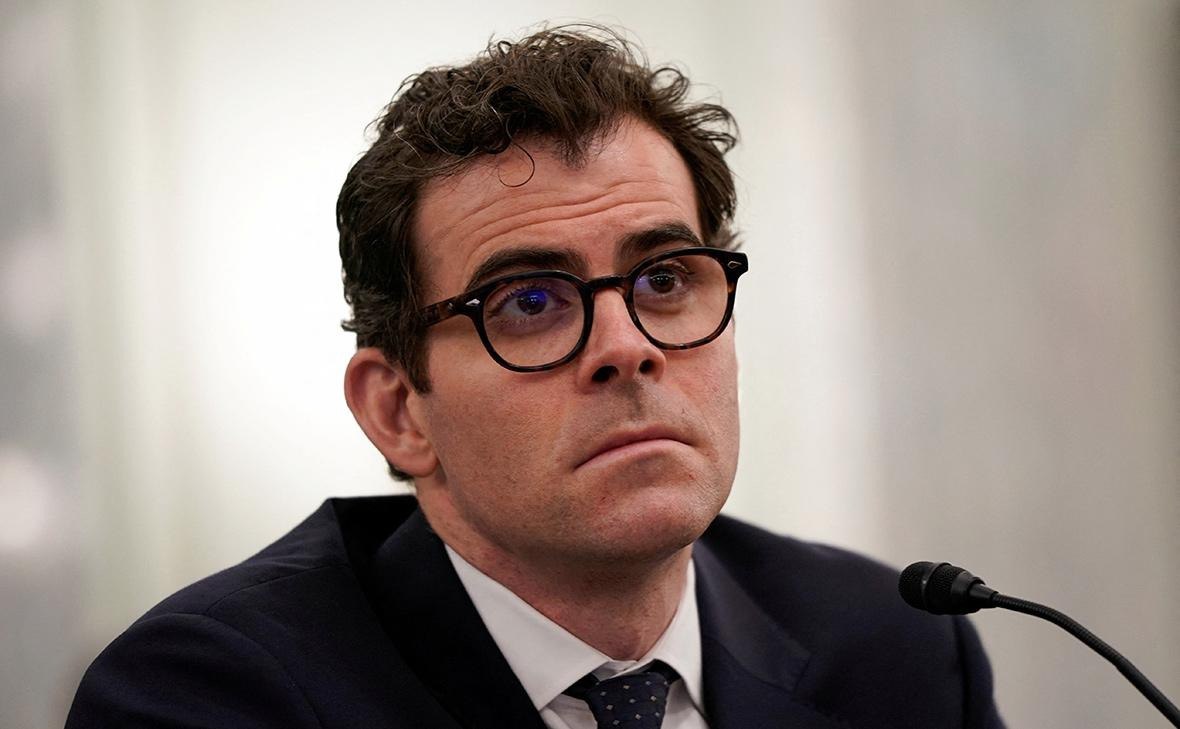 Проблемное использование а не зависимость глава Instagram выступил в суде Адам Моссери дал показания на громком процессе в Лос Анджелесе Истцы пытаются доказать что платформы Meta и YouTube намеренно вызывают у детей клиническую аддикцию Моссери с такой постановкой вопроса не согласен Глава соцсети настаивает что нужно разделять медицинский диагноз и то что он называет проблемным использованием По его словам это ситуация когда человек проводит в приложении больше времени чем ему хотелось бы но это еще не болезнь Адвокаты припомнили Моссери его старые интервью где он сам употреблял слово зависимость но топ менеджер заявил что тогда выражался слишком небрежно   Ранее мы подробно разбирали почему вокруг соцсетей возникла такая паника и какие реальные социальные факторы стоят за кризисом ментального здоровья молодежи Instagram принадлежит Meta признанной в РФ экстремистской организацией и запрещенной settersmedia news