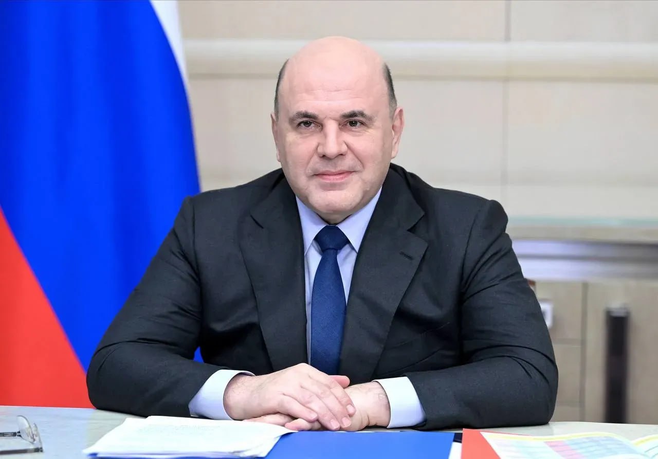 Мишустин пообещал помочь Амурской области в борьбе с паводками и пожарами Глава правительства Михаил Мишустин заявил, что даст поручения по вопросу поддержки Амурской области для борьбы с пожарами и паводками. Он заявил об этом на встрече с губернатором Амурской области Василием Орловым, пишет "Интерфакс". Премьер-министр сказал, что правительство поддержит область, компенсирует затраты на ликвидацию в том числе пожаров, чтобы завершить также строительство технических и защитных сооружений, необходимых от паводков. Михаил Мишустин сказал, что даст соответствующие поручения. Он подчеркнул, что на Дальнем Востоке ситуация с паводками и пожарами часто меняется в неблагоприятную сторону. В свою очередь Василий Орлов отметил, что ситуация по пожарам в этом году "относительно контролируемая", а "по паводкам - действительно сложный регион". Он также рассказал о строительстве новой дамбы в селе Владимировка. По его словам, этот объект готовы закончить раньше, поэтому, если будет дополнительное финансирование, то эту дамбу могут завершить уже в следующем году. ТЕЛЕПОРТ.РФ – здесь все об Амурской области Написать нам