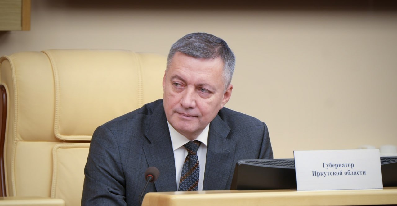 Губернатор Игорь Кобзев упростил участникам СВО путь на муниципальную службу. Губернатор Иркутской области Игорь Кобзев подписал закон, который снижает требования к стажу для участников специальной военной операции при поступлении на муниципальную службу. Теперь вместо двух лет работы по специальности достаточно одного года. Законопроект, инициированный самим губернатором, был единогласно поддержан депутатами Заксобрания региона в начале июля. Кобзев отметил, что это решение соответствует поручению президента Владимира Путина создавать условия для работы участников СВО в органах власти. Подпишитесь на «Иркутск политический»