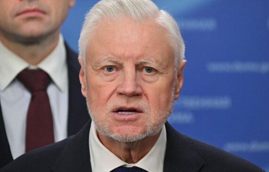 Для коррупционеров предложили создать штрафбаты Депутат Миронов выразил обеспокоенность тем что лица признанные виновными в коррупционных преступлениях всё чаще пытаются избежать тюремного заключения отправляясь в зону проведения специальной военной операции По его словам такие осужденные зачастую получают должности не связанные с риском для жизни и не участвуя в реальных боевых действиях возвращаются получив незаслуженное звание героя В связи с этим депутат предложил восстановить практику формирования штрафных батальонов существовавшую во время Великой Отечественной войны Он уверен что подобные меры значительно уменьшат стремление преступников избежать справедливого наказания предусмотренного законом Подпишись на Твою Комсу MAX