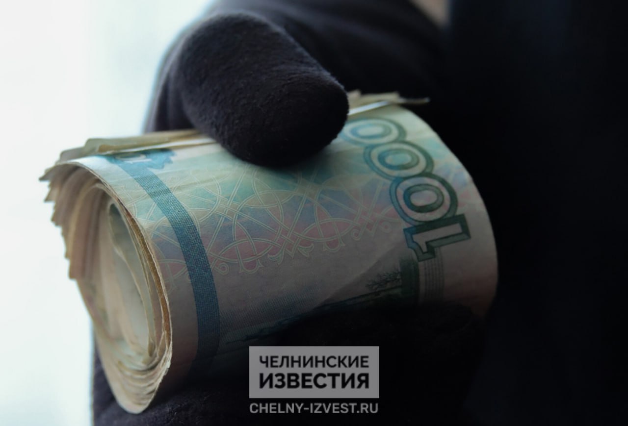 Покупая автомобиль челнинец лишился полмиллиона рублей Найдя на специальном сервисе по продаже автомобилей подходящую модель 42 летний житель Набережных Челнов вступил в переписку с продавцами По их рекомендации вначале перевел на указанный счет 525 тысяч рублей Позже его попросили перечислить остальную сумму 930 тысяч При этом вопрос покупателя о том когда в город будет транспортирована машина остался без ответа И это насторожило челнинца он не стал переводить вторую часть суммы В дальнейшем связь резко прекратилась Возбуждено уголовное дело по статьям Мошенничество Покушение на мошенничество