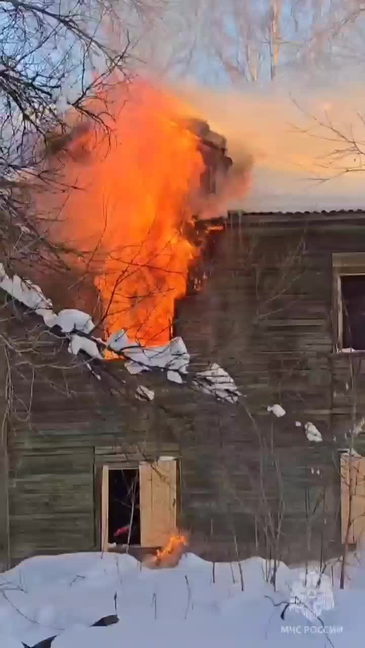 Пожар в Краснодаре: локализовано возгорание в ангаре площадью 400 кв. метров