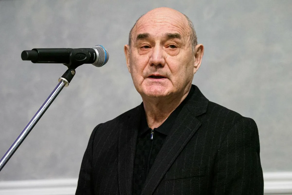 Умер бывший федеральный инспектор по РТ и помощник премьер министра республики по СВО Ренат Тимерзянов Ему был 71 год Информацию об этом БИЗНЕС Online подтвердили члены его семьи До последнего времени Тимерзянов не занимал официальных должностей Последней была работа в качестве главного федерального инспектора по РТ с 2017 по 2020 год Основная же карьера Рената Закиевича связана со службой в МВД