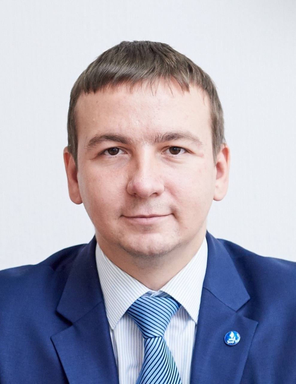 Замминистра Ольга Петрова представила исполняющего обязанности ректора Ижевского государственного технического университета имени М Т Калашникова Им назначен Писарев Михаил Олегович Михаил Писарев окончил Омский государственный университет им Достоевского в 2004 году и Нефтегазовый центр на базе Томского политехнического университета в 2005 году Автор 45 публикаций в области разработки и обустройства нефтяных и газовых месторождений моделирования процессов системного инжиниринга Трудовую деятельность начал в 1999 году лаборантом программистом Занимал должности специалиста отдела разработки нефтяных и газовых месторождений специалиста геологической службы начальника геологического отдела Михаил Писарев прошел путь от ведущего специалиста до директора Проектно конструкторского института Томского политехнического университета занимал руководящие позиции в Тюменском государственном университете Награжден Почетной грамотой Минобрнауки России MAX ВК ДЗЕН