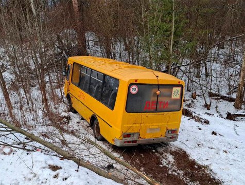 В ДТП со школьным автобусом в Жуковском районе пострадал водитель "Лады"  В Калужской области в Жуковском районе при столкновении школьного автобуса пострадал водитель легкового автомобиля – сообщили в Госавтоинспекции. Дети в медпомощи не нуждаются.