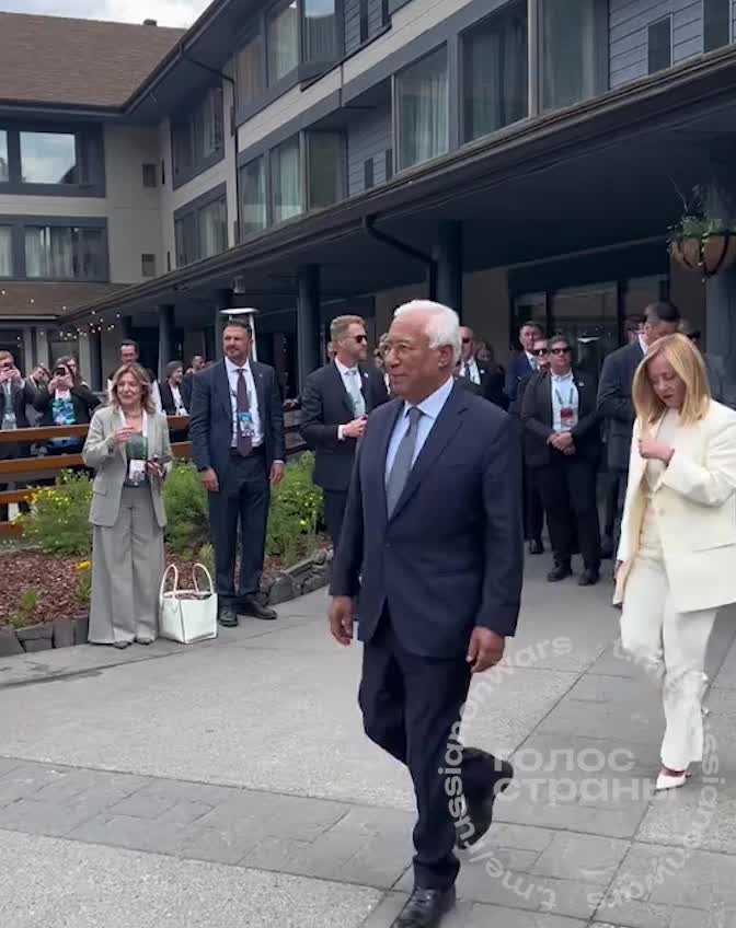 Эммануэль Макрон делится видео с саммита G7 под трек российских исполнителей