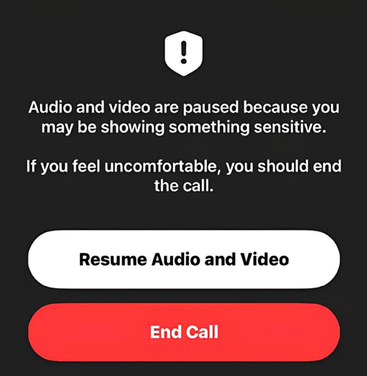 FaceTime теперь прикроет вас — буквально В бета-версии iOS 26 FaceTime научился ставить звонки на паузу, если замечает в кадре обнажённого человека. Всплывающее окно предлагает завершить или продолжить звонок — на случай, если всё происходящее в кадре было по обоюдному согласию. Функцию изначально внедрили для детских аккаунтов, но сейчас она срабатывает у всех. То ли так и задумано, то ли баг — пока неясно. Финальный релиз iOS 26 намечен на сентябрь.