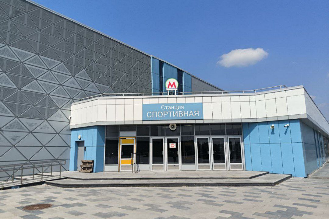 В метро поезда начали останавливаться без открытия дверей на новой станции «Спортивная» Тестовые остановки делают составы, которые едут с правого берега на левый. Но останавливаются поезда на несколько секунд. Совсем скоро станцию обещают открыть. Подпишись на «КП — Новосибирск»
