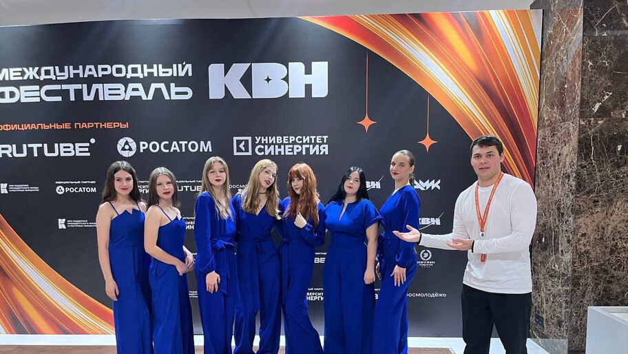 Скадовская команда Рука в синице представит Херсонщину на 37 м Международном фестивале КВН в Сочи в формате женской сборной Ранее команда стала финалистом Северной лиги получила Зимний и Летний Кубки Краснодара и участвовала в Кубке Содружества в Смоленской области   Впереди у девушек новые выступления шахматный турнир и прохождение целого ряда образовательных программ Поздравляю команду с участием на фестивале и желаю успешных выступлений Подписывайтесь на мой канал в MAX