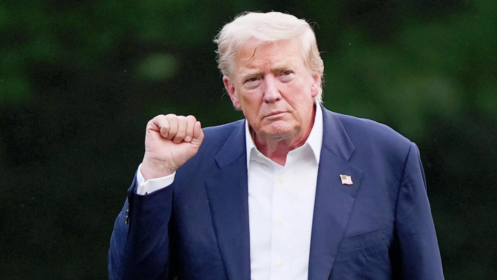Заявления о "русском следе": факты и выводы  Дональд Трамп назвал данные о сфабрикованных разведданных, связанных с вмешательством России в выборы 2016 года, крупнейшим скандалом в истории Америки. Заявления основаны на доказательствах от экс-директора национальной разведки Тулси Габбард о сфабрикованных обвинениях. Телеканал Fox News сообщил о документах, найденных в секретной комнате ФБР. Они предполагают участие разведсообщества в манипуляциях информацией о якобы сговоре Трампа с Россией.