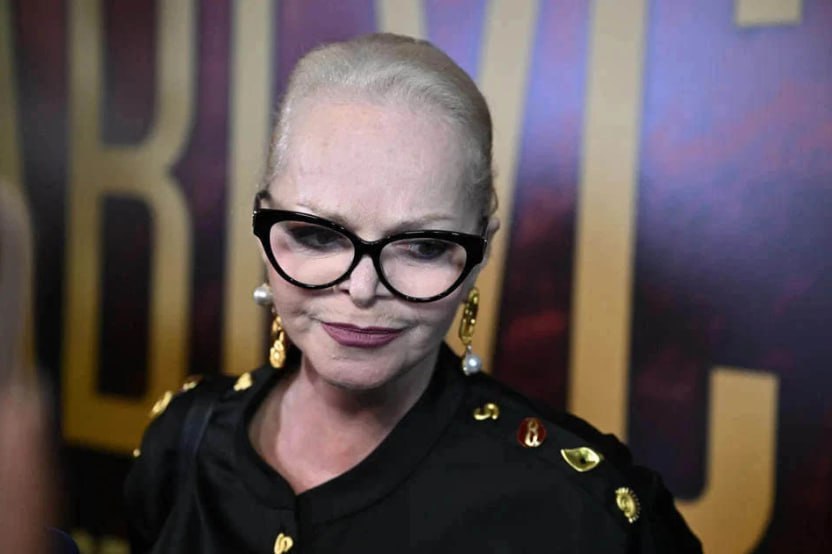 Долина заявила что снимает квартиру поскольку у нее нет денег на покупку нового жилья Народная артистка РФ Лариса Долина после своего первого большого сольного концерта в подмосковном Домодедове заявила журналистам что в настоящее время снимает квартиру Есть где жить Мы сейчас берем в аренду квартиру пока в аренду Когда сможем собственно жилье приобрести пока неизвестно сказала певица По ее словам аренда жилья будет на длительный срок Она предположила что когда нибудь заработает и выкупит эту квартиру При этом певица подчеркнула что на данный момент ей не хватает средств чтобы купить новое собственное жилье Подписаться на truekpru Читать нас в MAX