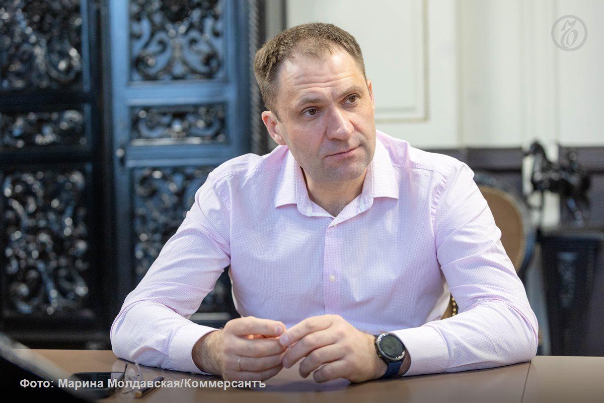 Ректором Уральского федерального университета УрФУ назначен Илья Обабков Соответствующее распоряжение опубликовано на сайте правовых актов РФ С мая 2025 года он находился в должности и о ректора УрФУ Напомним предыдущего ректора УрФУ Виктора Кокшарова который возглавлял вуз с момента основания в 2010 году в июле 2025 года утвердили в должности президента университета Подписывайтесь на Ъ Урал