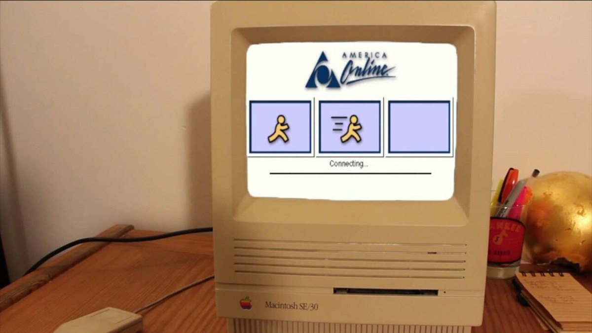 Американская AOL отключит поддержку dial-up-интернета 30 сентября 2025 года. Вместе с этим перестанут работать программа AOL Dialer и браузер AOL Shield. Сколько её абонентов пользуется интернетом «по старинке», неизвестно. По данным СМИ, в США их было «несколько тысяч» в 2021 году vc.ru/services/2150353