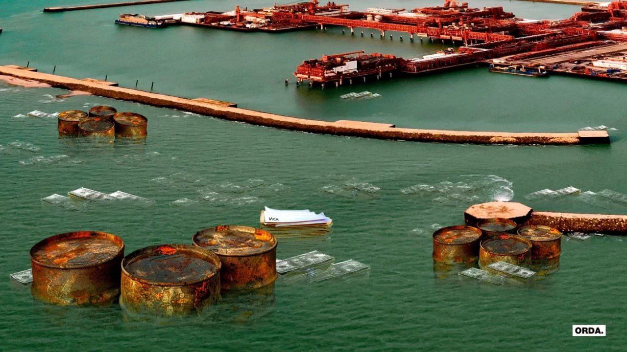 Shell отказалась от новых инвестиций в Казахстан из за судебных разборок Как сообщает Bloomberg Shell приостановила инвестиции в Казахстан из за судебных споров с правительством Об этом заявил генеральный директор компании Ваэль Саван во время конференции с инвесторами Это влияет на наше желание дальше инвестировать в Казахстан сказал он комментируя решения арбитражей по спорам с республикой Компания дождётся более чёткой картины прежде чем вернётся к плану по новым вложениям Речь идёт о судебных исках которые Казахстан подал против иностранных участников крупных нефтегазовых проектов Только в одном деле сумма возможных выплат достигает четырёх миллиардов долларов Саван не уточнил затронет ли заморозка существующие проекты или она коснётся только новых Shell также не ответила на запросы Bloomberg о деталях При этом по словам главы компании Shell по прежнему видит инвестиционный потенциал в будущем но пока воздержится от решений Напомним в проекте Карачаганак помимо Shell участвуют Eni Chevron Лукойл и КазМунайГаз Консорциум всё ещё может подать апелляцию на решение арбитража Что творится с нефтяным месторождением Кашаган и о чём многие годы западные инвесторы знали но молчали читайте тут t me orda kz